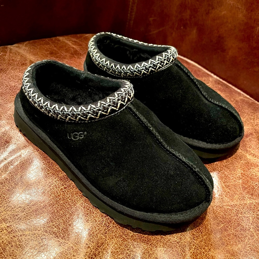 UGG black short slippers/boots, women’s 7